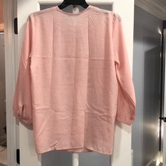 Thin, breathable top with floral details - Picture 2 of 2